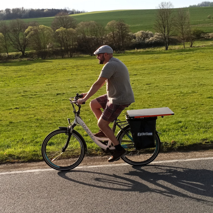 Chargeur solaire pour vélos électriques - CycloSun Daily Chargeur solaire pour vélos électriques - CycloSun Daily