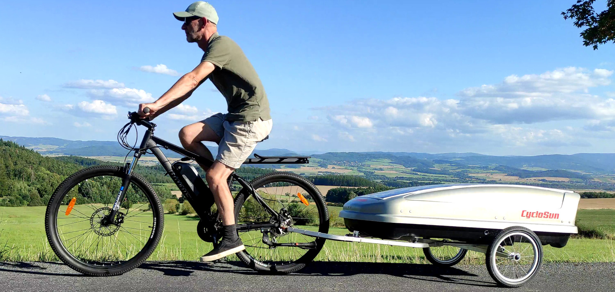 Remorque solaire CycloSun Capsule pour vélos électriques
